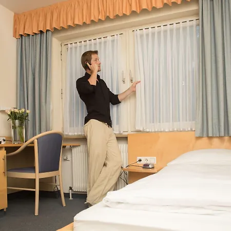 Hotel Altenburgblick 3*